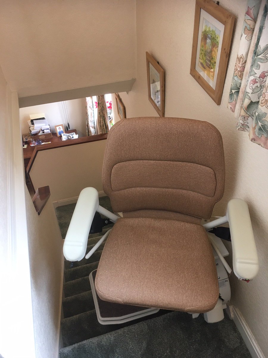 Stannahdealer's tweet photo. Stannah stairlift installation that we did yesterday in Newport, Wales.
Great feedback and pictures from Mr Dainton.
We installed this within 72 hours from site survey.

We are really pleased that going upstairs has been made a lot easier !
https://t.co/6e3BCPD1Qn https://t.co/QcRd4vU9ak