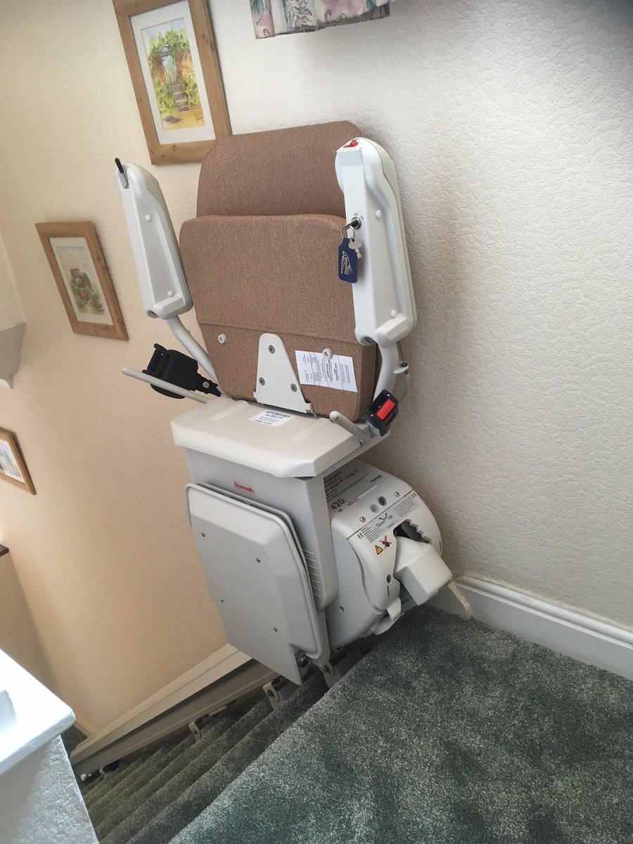Stannahdealer's tweet photo. Stannah stairlift installation that we did yesterday in Newport, Wales.
Great feedback and pictures from Mr Dainton.
We installed this within 72 hours from site survey.

We are really pleased that going upstairs has been made a lot easier !
https://t.co/6e3BCPD1Qn https://t.co/QcRd4vU9ak