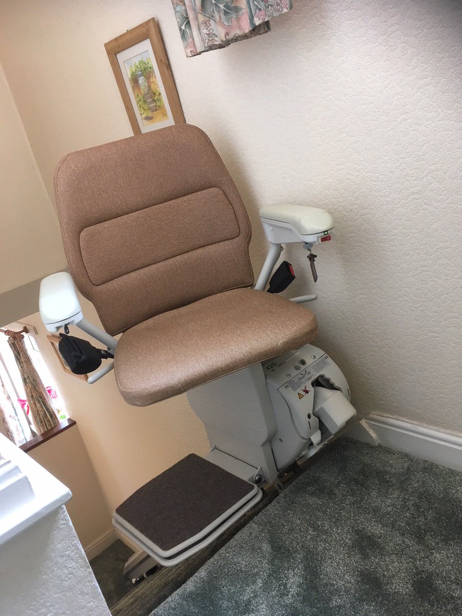 Stannahdealer's tweet photo. Stannah stairlift installation that we did yesterday in Newport, Wales.
Great feedback and pictures from Mr Dainton.
We installed this within 72 hours from site survey.

We are really pleased that going upstairs has been made a lot easier !
https://t.co/6e3BCPD1Qn https://t.co/QcRd4vU9ak