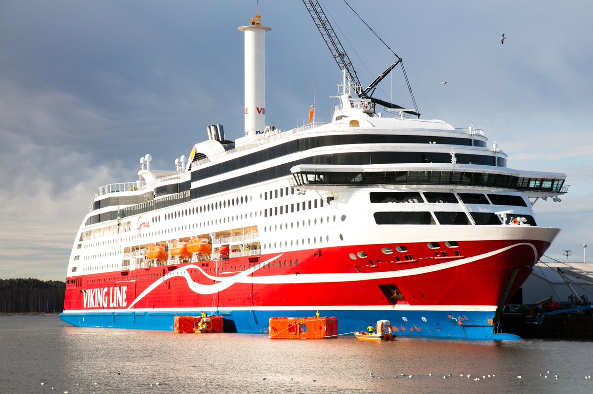 johboi33's tweet photo. Viking Grace transforms into a sailing ship! The vessel is the first passenger ship in the world equipped with a rotor sail for the utilisation of wind power. Developed by Norsepower, the Rotor Sail Solution will cut fuel consumption and reduce emissions by up to 900 t annually. https://t.co/34ZjO5Y7Kg