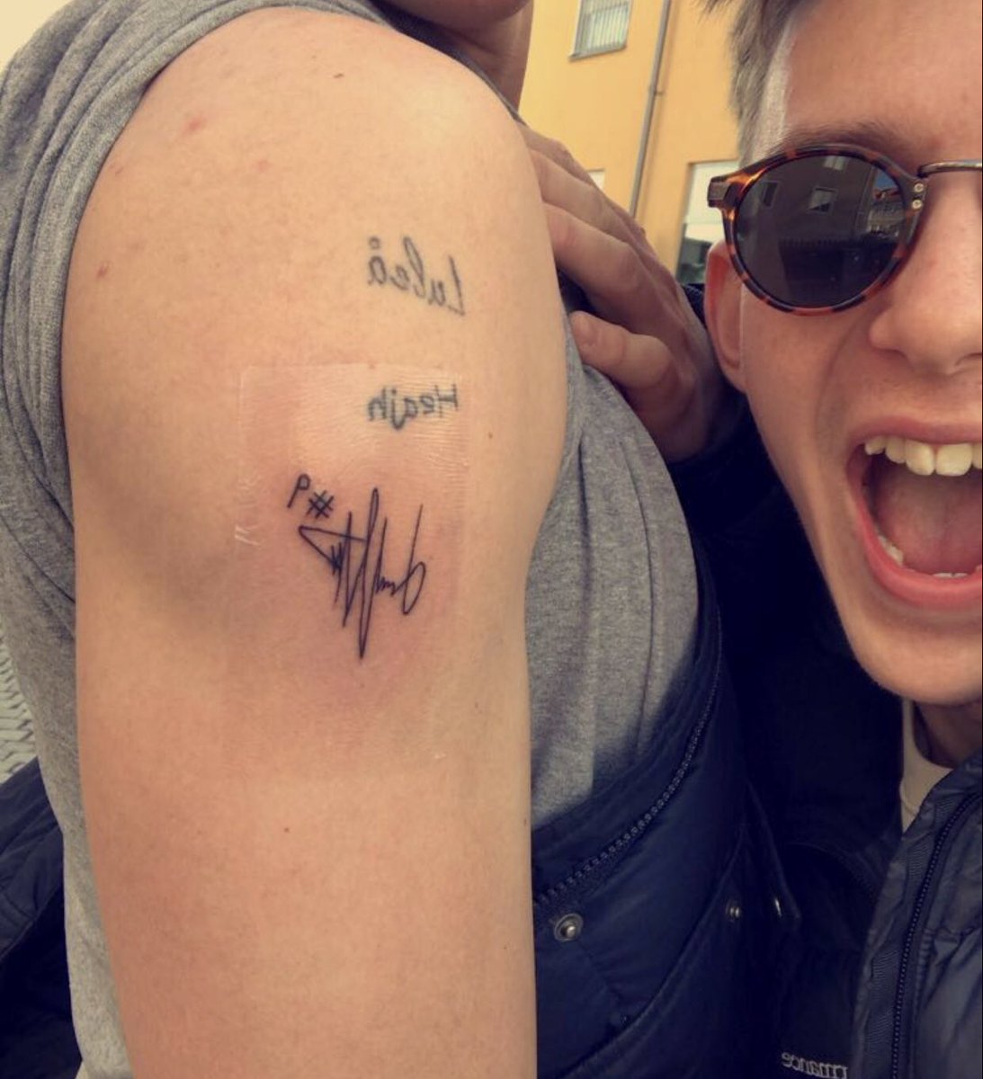 Ett vad är ett vad, och nu sitter jag här med <a href="/timnyanderr/">Tim Nyander</a> autograf på armen. #SSL