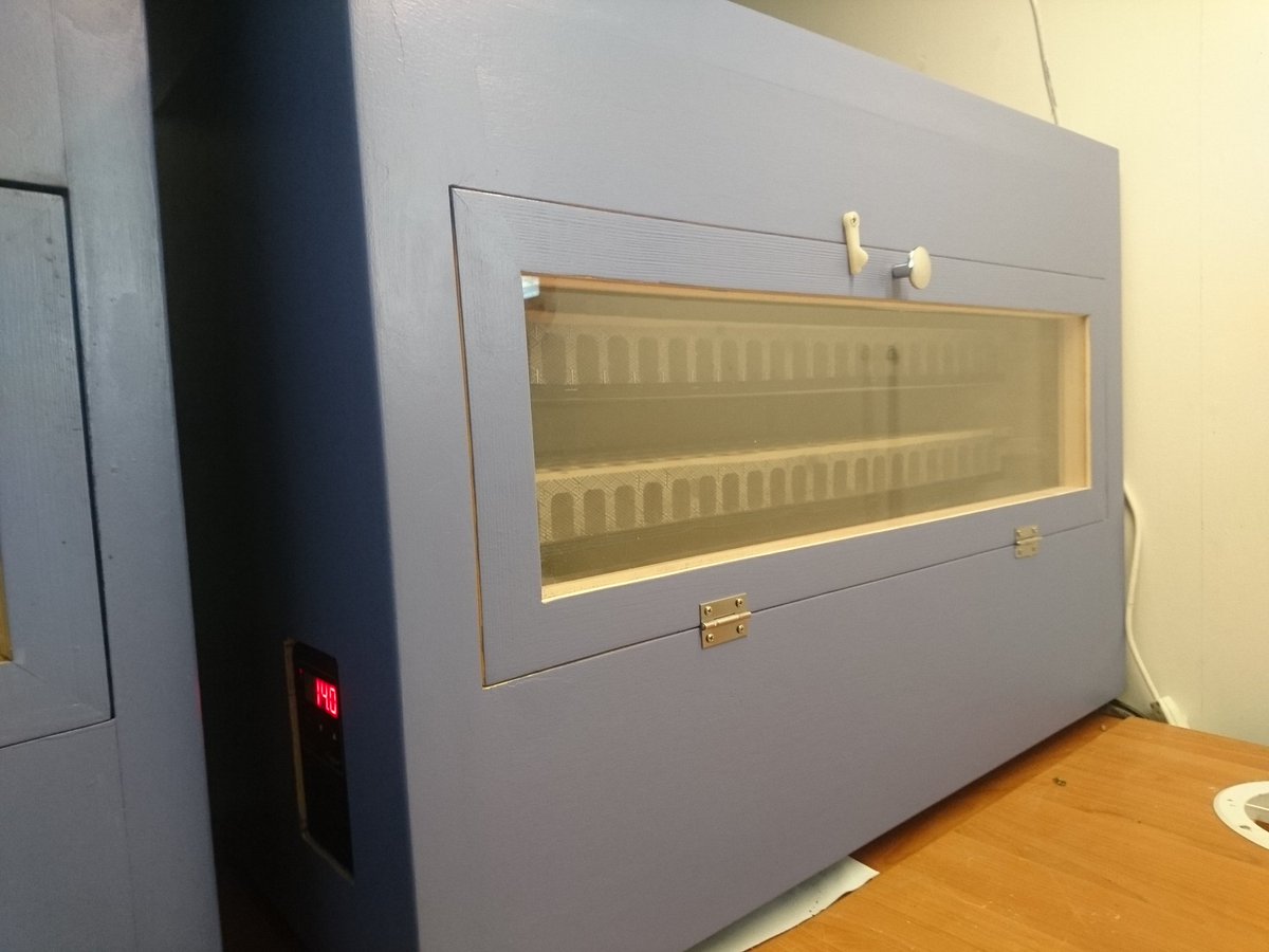 BuckfastDanish's tweet photo. First test run of the newborn incubator. #queenbreeding https://t.co/LO2QjuZuP0
