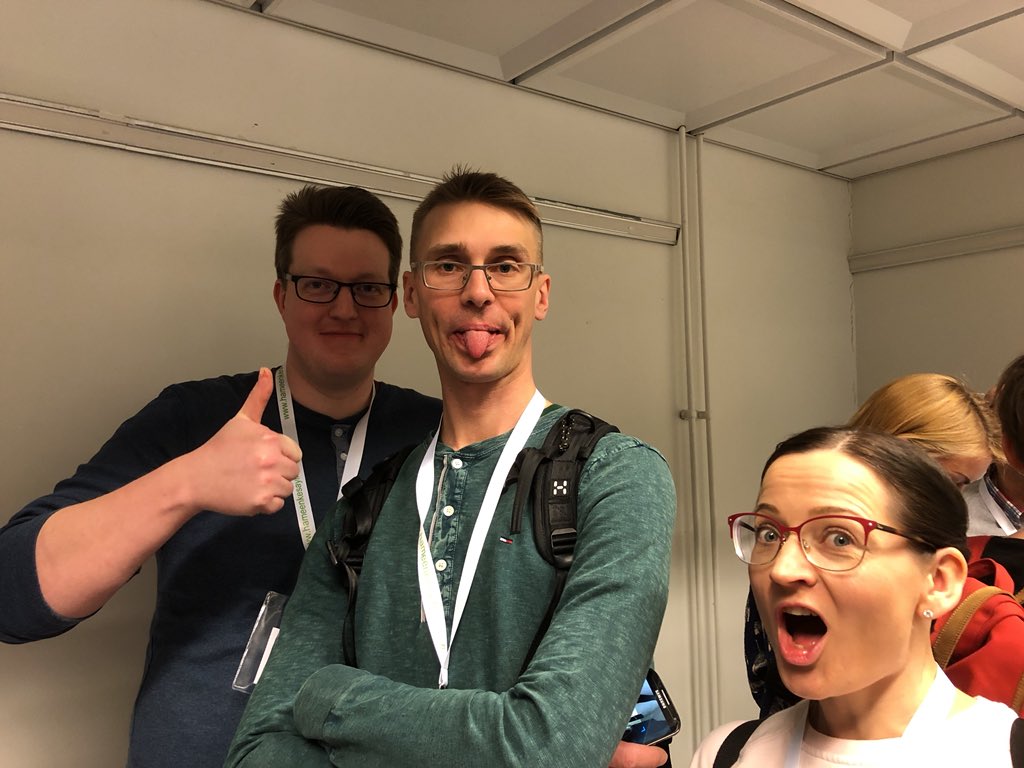 tutorjnsseutu's tweet photo. #itk2018 #itkworkshop155 #joensuunmediakeskus #teamwork https://t.co/xfWGoPu78E