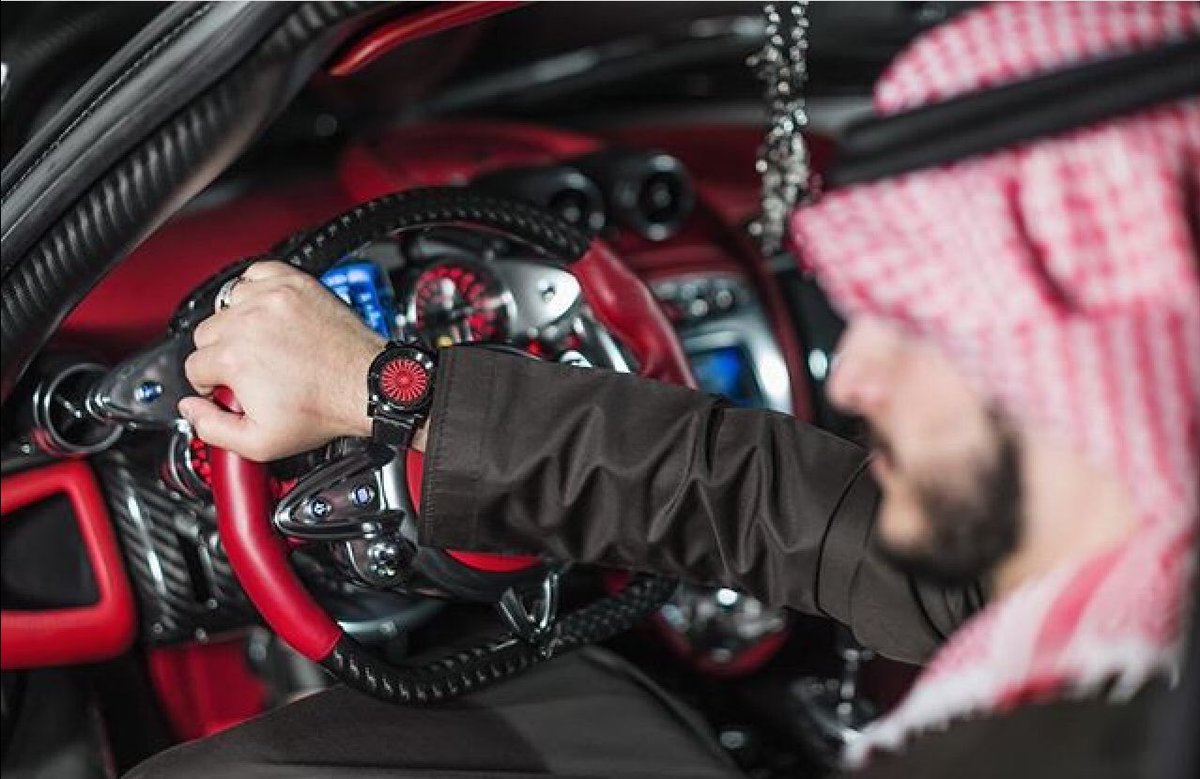 extranightgunnl's tweet photo. Living like a sheikh in Dubai, fast cars and exclusive watches 💥 | Blade Bold #masonwatches #watch #watchesformen #dubai #luxury #accessories #menswatches #cars #highclass #jetset https://t.co/4niSQR067W
