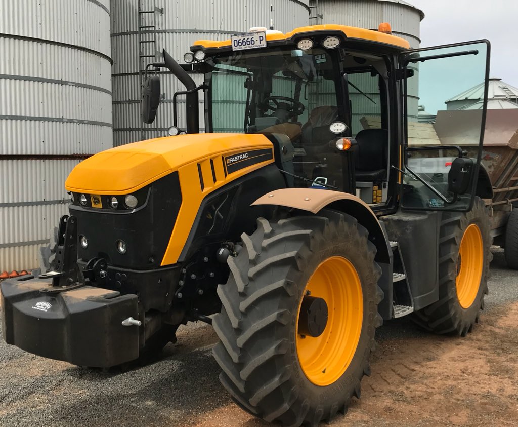 tonk_elec's tweet image. New JCB Fastrac &amp;amp; Stoll S6 Sprayer Setup with @AgLeaderTech #InCommand1200 #RTK #SteerCommand #AgLeaderISO Liquid Rate Control. Customer order Stoll Bare so we could Rate Control. @agleaderaus