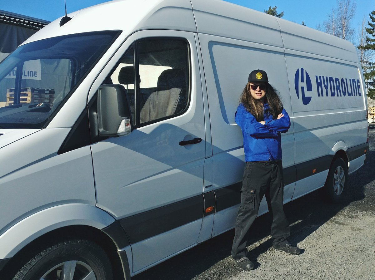HydrolineOy's tweet photo. Sylinterit hukassa vai mutkia matkassa? Special delivery vai ihan vaan hupiajelu? 😎 Ehkä me saadaan tietää pian! #hydropena https://t.co/0b2VQZplH0