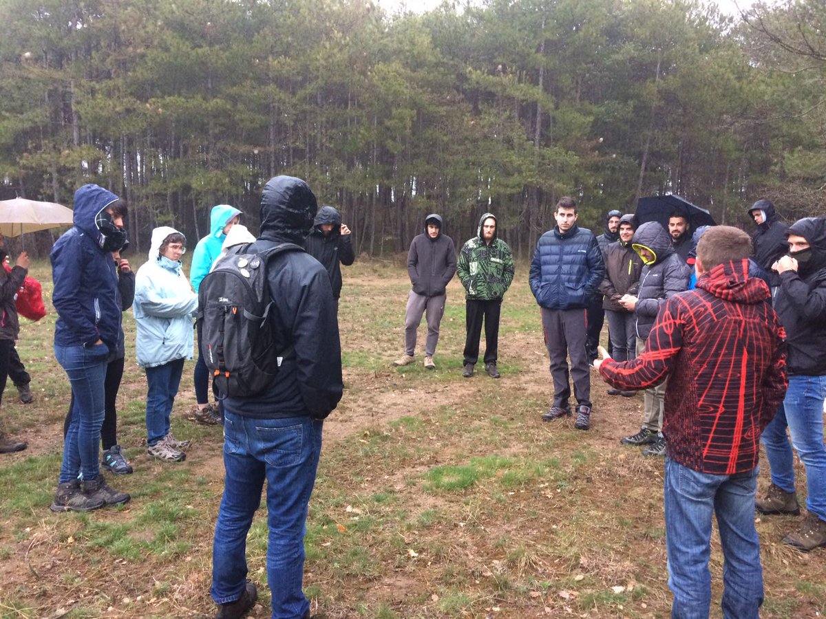 ctforestal's tweet photo. Els alumnes del Grau IFMN de la @UPV ens visiten amb @EdRojasBr. També van visitar parcel·les del #lifepinassa on s'hi han realitzat aclarides. #sectorforestal #gestióforestal #ingenieriaforestal https://t.co/ejbpWcBazr