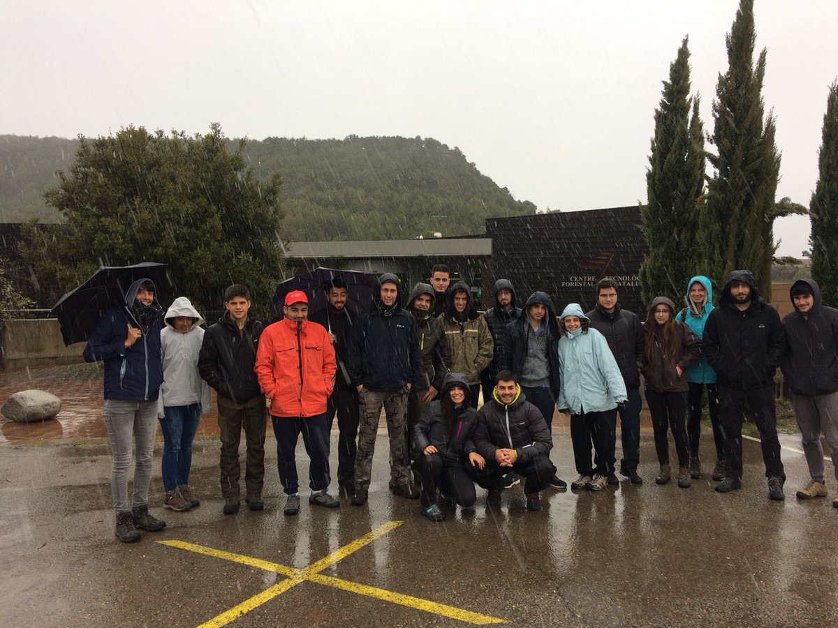 ctforestal's tweet photo. Els alumnes del Grau IFMN de la @UPV ens visiten amb @EdRojasBr. També van visitar parcel·les del #lifepinassa on s'hi han realitzat aclarides. #sectorforestal #gestióforestal #ingenieriaforestal https://t.co/ejbpWcBazr