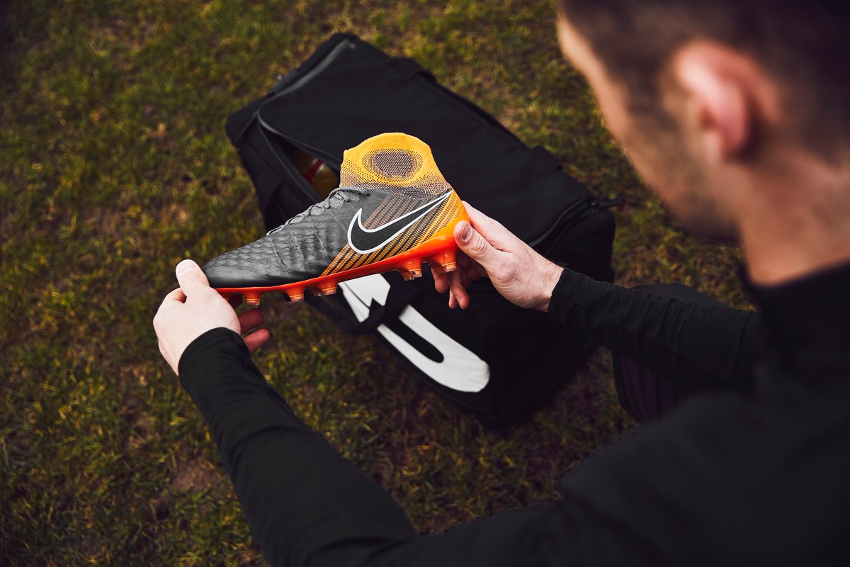 Nike Men's Magista Opus Leather Soccer Cleats .com