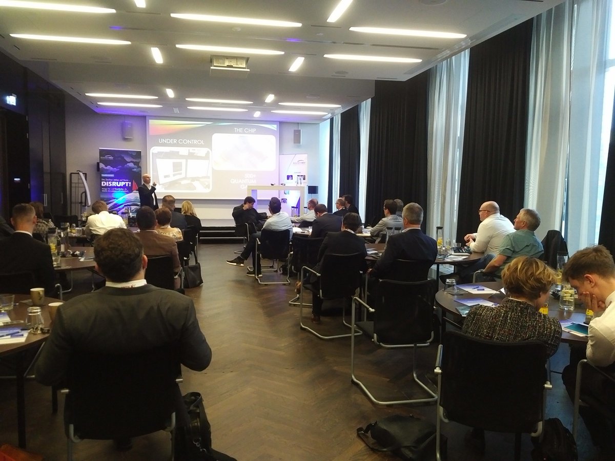 digi_circle's tweet photo. #QuantumComputing als #disruption? @George Gesek erläutert auf der #DisruptMC, wie es geht.. https://t.co/mTxewqyC8n