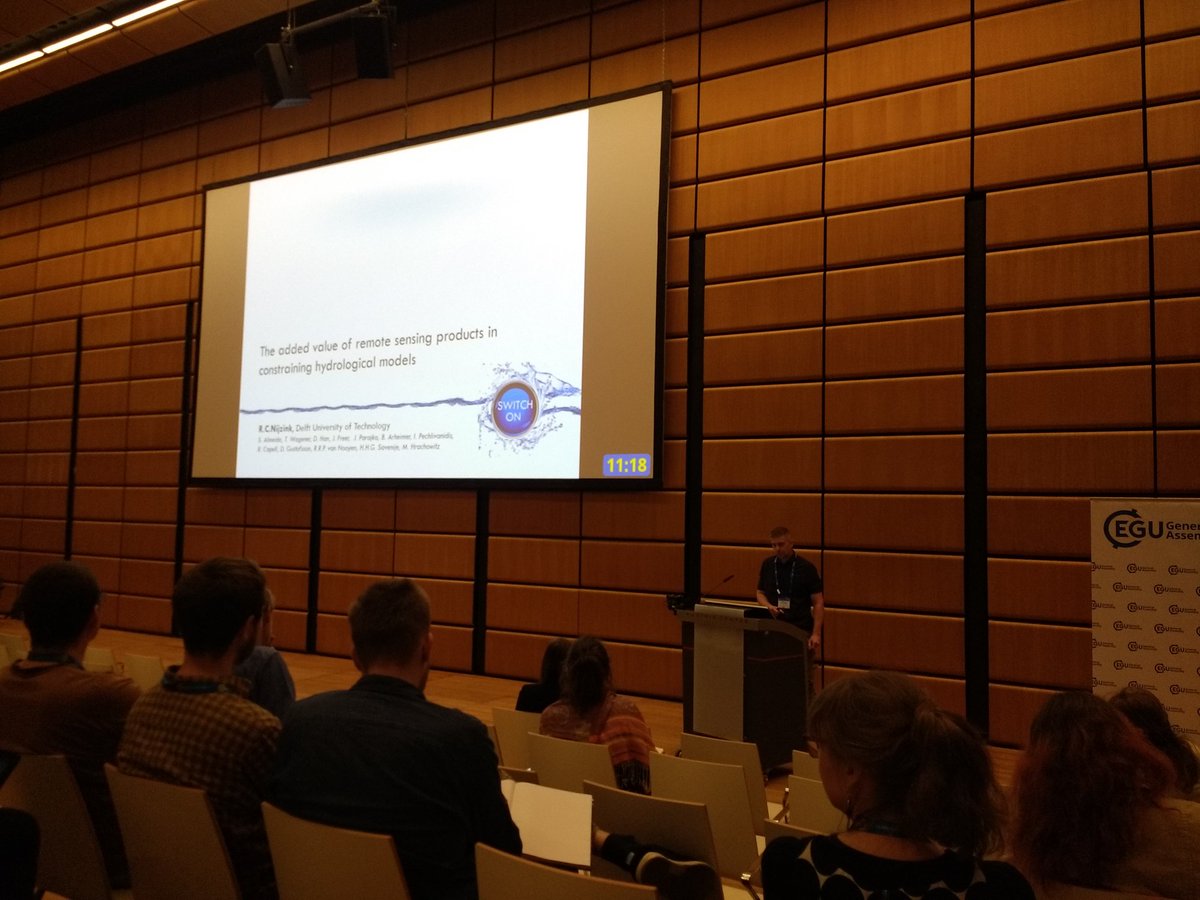 Markus Hrachowitz presenting <a href="/SWITCHON_EU/">SWITCH-ON</a> work on constraining conceptual hydrological models with multiple information sources #EGU18