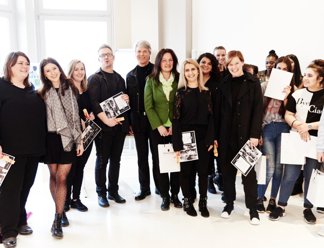 schwarzkopfpro's tweet photo. GO TEAM! 🎉 26 students from Mümmelmannsberg school showcased their skills
and #apassionforhair at their final #shapingfutures event held at the ASK Academy Hamburg! ✂️ https://t.co/fl8Z4z3Akn https://t.co/puJhOqbjat