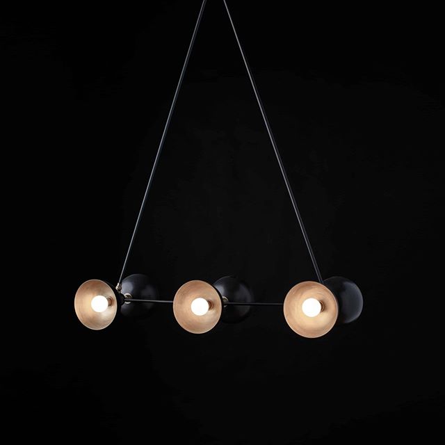 FBC_London's tweet photo. FBC London | Apparatus Studio's Trapeze 6 is inspired by the tension and dynamics of a circus act. The pendant with its uninterrupted lines is suspend from the ceiling with glowing circles creating soft light and graphic appeal.
#fbclondon #pimlicoroad #london 📷: @fbclondon https://t.co/YGkyl9GcdE