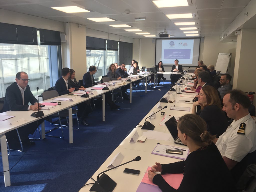Aurelientache's tweet photo. Séminaire de travail avec les membres du Cercle Jeunes Destination Entreprises pour favoriser l’accès à l’emploi des jeunes des missions locales grâce au dispositif des #emploisfrancs.
@mozaikrh @medef @Minist_Travail https://t.co/b3czsoInQT