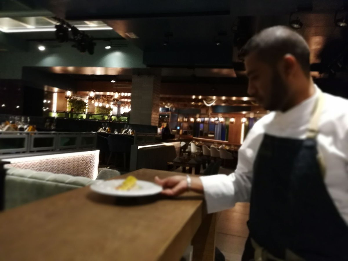 CECUbarcelona's tweet photo. @AlexTopChef 🇪🇨 pone en alto la #Gastronomía del #Ecuador en #Barcelona  @IvyRestoLounge 👉https://t.co/z1wcYKPzWx  

@TurismoEc @PonceDeLeonEC @Pro_Ecuador @CancilleriaEc https://t.co/ESxFxSLlj4