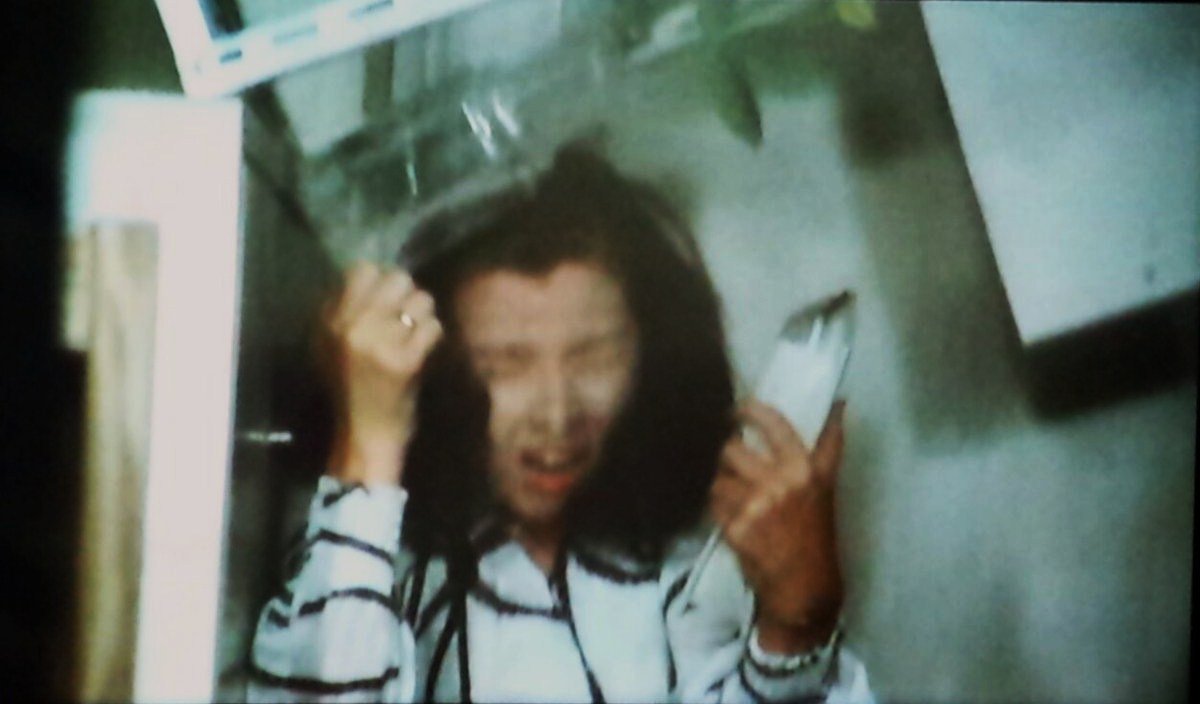 謎の毒殺魔殿 映画は地震の揺れが収まったあたりから失速 地下鉄 マンション 官邸の防災ルームの三箇所で進行するが大災害の描写は無線による報告か過去作品の使いまわし映像で済まされるのでパノラミックな災害描写を期待すると肩透かし Twitter