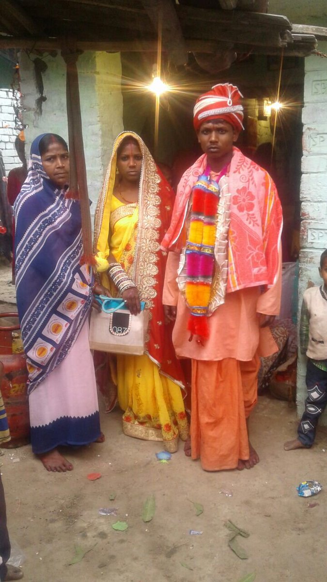 MoHFW_INDIA's tweet photo. #Bihar leaves no stone unturned to push forth activities under #MissionParivarVikas, from organizing #SaasBahuSammelans in
#Saran to distributing #NayiPehel kits to newlyweds in #Begusarai &
promoting #NewContraceptives in #Supaul. #FamilyPlanning #MoHFW #AyushmanBharat https://t.co/OVpr6JwXAr