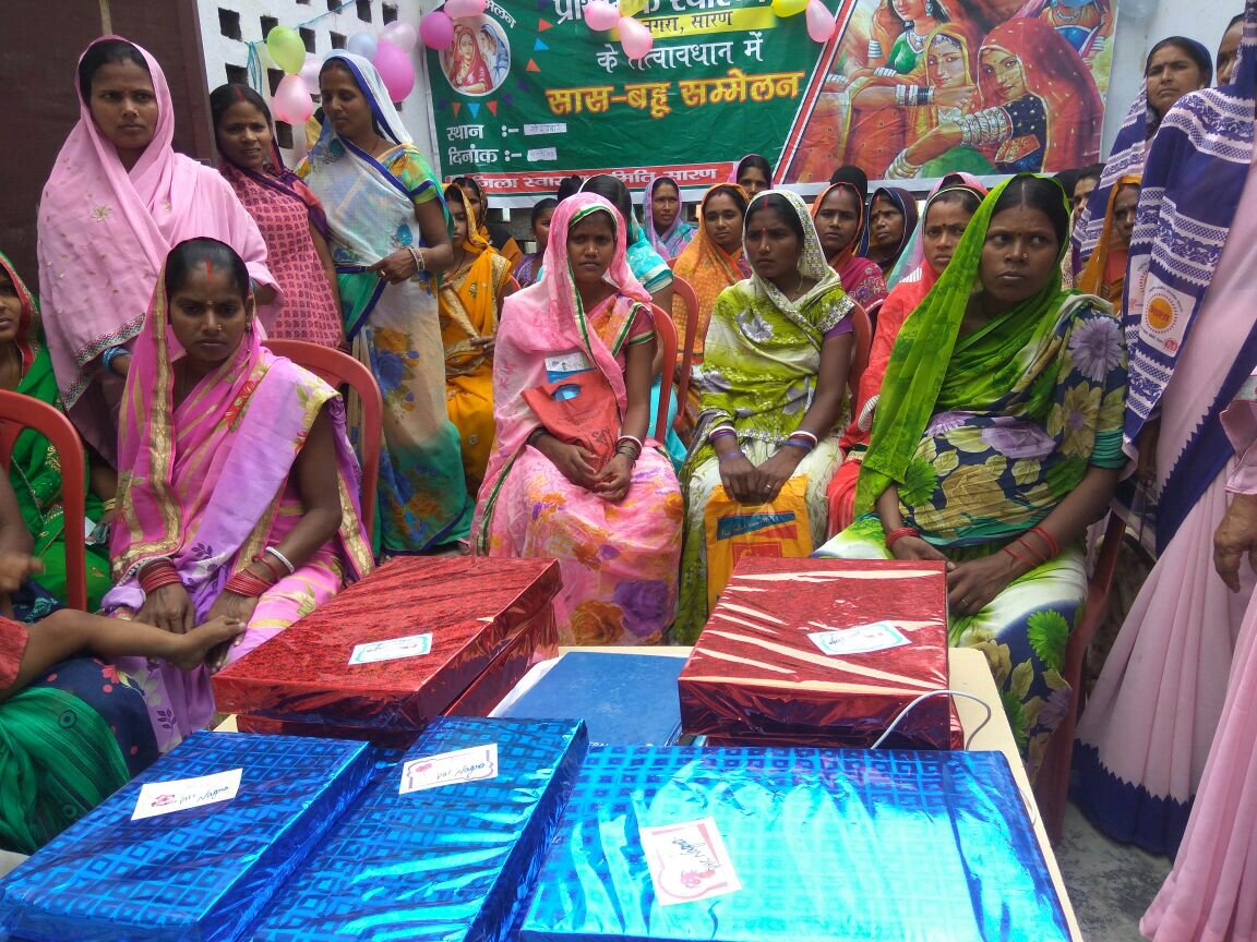 MoHFW_INDIA's tweet photo. #Bihar leaves no stone unturned to push forth activities under #MissionParivarVikas, from organizing #SaasBahuSammelans in
#Saran to distributing #NayiPehel kits to newlyweds in #Begusarai &
promoting #NewContraceptives in #Supaul. #FamilyPlanning #MoHFW #AyushmanBharat https://t.co/OVpr6JwXAr