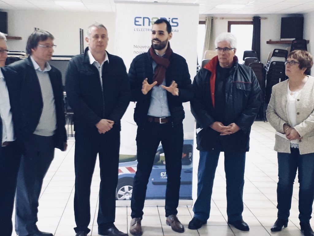 DavidGehant's tweet photo. Visite du chantier de montée en débit actuellement mené par @PACATHD à #Entrages dans le 04. Mise en service du haut débit prévue à la fin de l’année. L’équité territoriale chère à @RenaudMuselier prend ici tout son sens grâce au soutien de la @regionpaca . 
#Numerique #THD https://t.co/RG5ZpPgzqY