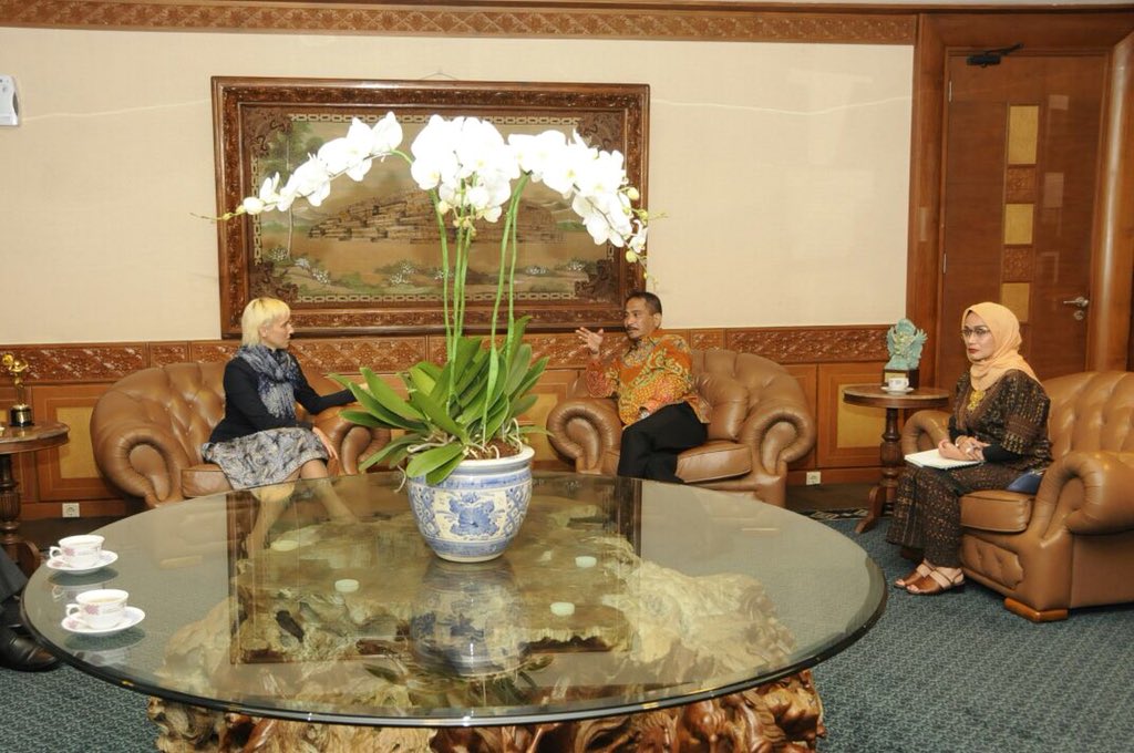 AmbJuditPach's tweet photo. Yesterday with Minister @ir_ariefyahya we discussed how we could further develope Indonesia’s tourism with #HU IT technology @Kemenpar_RI #HunIndoTech #visitIndonesia https://t.co/LvNEi2I2iA