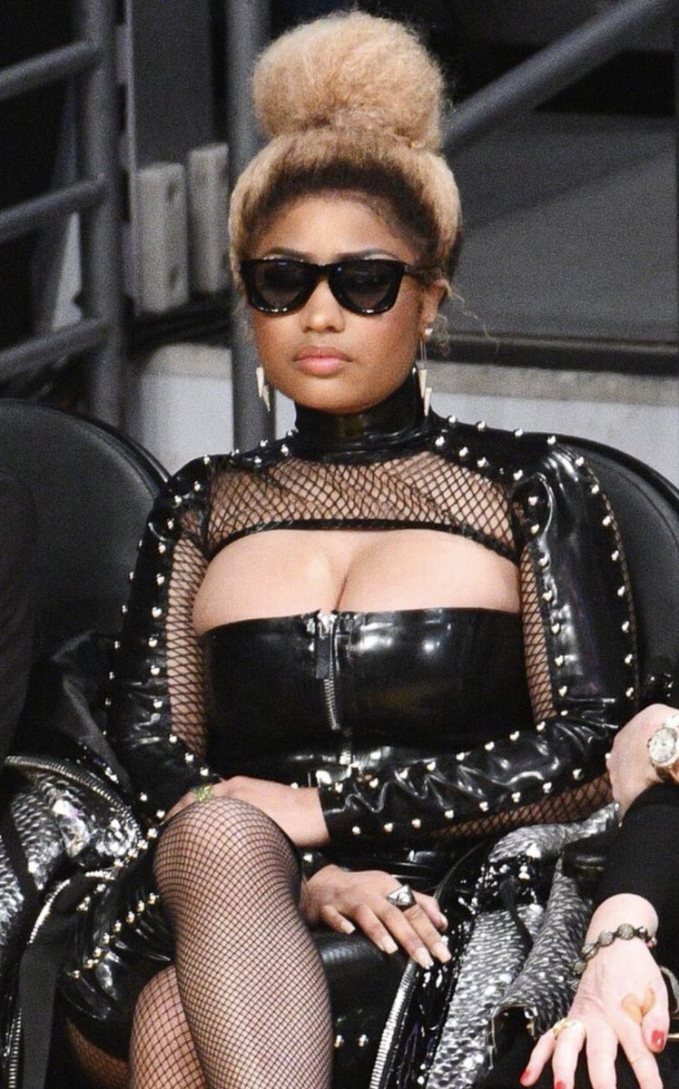 barbznomber1's tweet photo. Perfect Nicki at the game Lakers - Rokets
#3Nicki #4Nicki #BarbieTingz #ChunLi #NM4 #NickiMinaj #supreme https://t.co/zzzHgthlfd