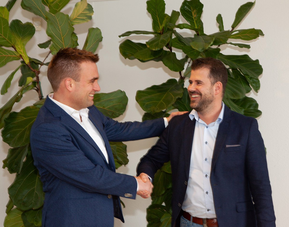 wijzijnumbrella's tweet photo. Samen is niet alleen leuker, samen zijn we ook sterker! Vanaf vandaag bundelen @QvisionNL en Umbrella hun krachten en bieden zij samen de meest krachtige totaaloplossing op het gebied van digitale dienstverlening binnen de corporatiebranche! https://t.co/wLrLTSNKjX https://t.co/Y5I15rO7Ri