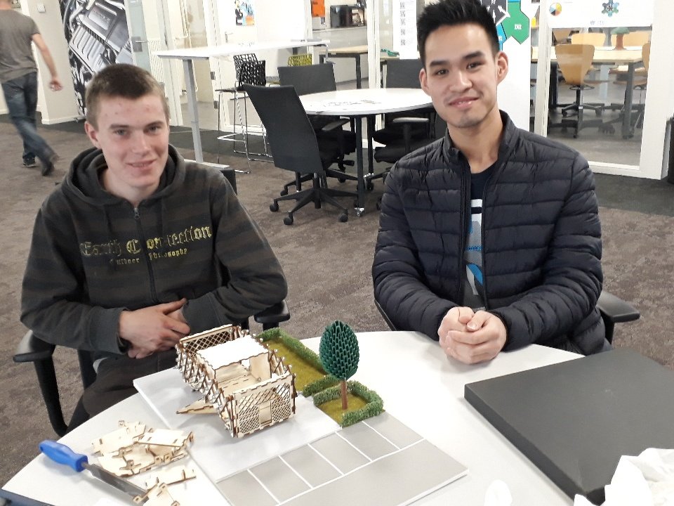 Studenten <a href="/TechniekAtelier/">Het Techniek Atelier</a> <a href="/kw1c/">KW1C</a> leggen laatste hand aan ontwerp voor verrijdbaar atelier in opdracht van Atelier Beheer Stichting. #interdisciplinar onderwijs #lerenvoordetoekomst