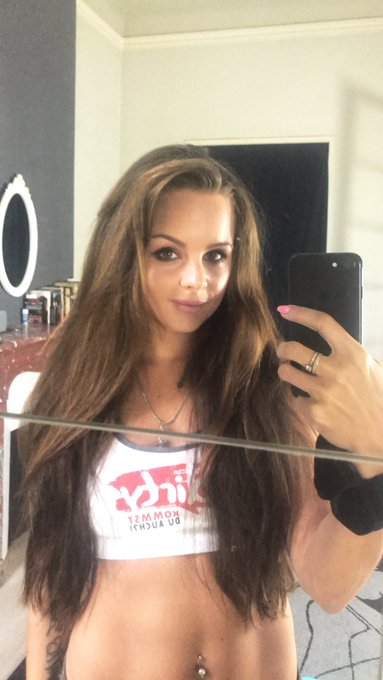 Bl&ouml;des Wetter 😐 Wind und Regen 🙊 ich hoffe bei dir ist es besser? https://t.co/IuakUTPan8<a href="/tag/tattoo"class="tags"><span>#tattoo</span></a><a href="/tag/inked"class="tags"><span>#inked</span></a><a href="/tag/ink"class="tags"><span>#ink</span></a><a href="/tag/longhair"class="tags"><span>#longhair</span></a><a href="/tag/jessycam"class="tags"><span>#jessycam</span></a>