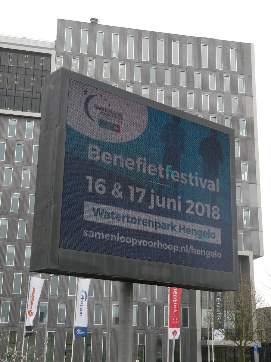 SLvHHengelo2018's tweet photo. Heeft u het al gezien?
Het is week 15 en er wordt weer een hele week promotie gemaakt voor de SamenLoop voor Hoop op het videoscherm van ODIN langs de A1, (afrit 30, Hengelo). #SLvH #hengelo #kwfkankerbestrijding https://t.co/kWnKxCTLNl