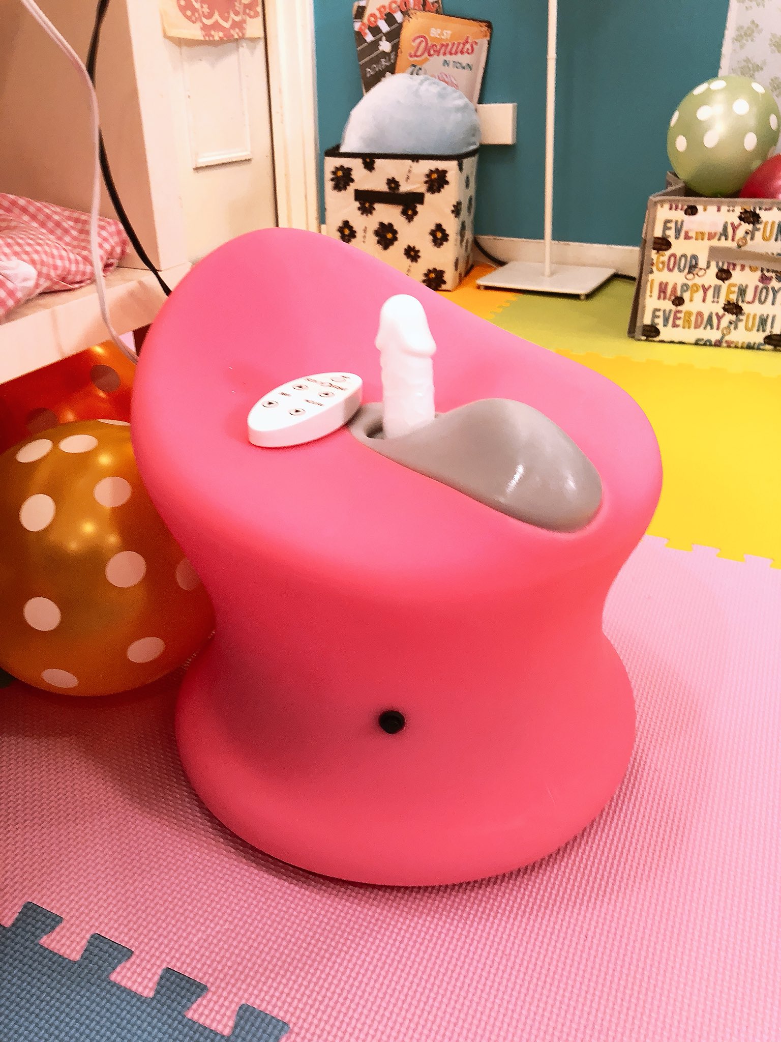 TW Pornstars - 大槻ひびき♡. Twitter. 前回のレズバトルに出演した時に、  この椅子型オトナのオモチャ(4万円)の上で私は潮吹いちゃって オモチャがショ. 9:53 AM - 11 Apr 2018