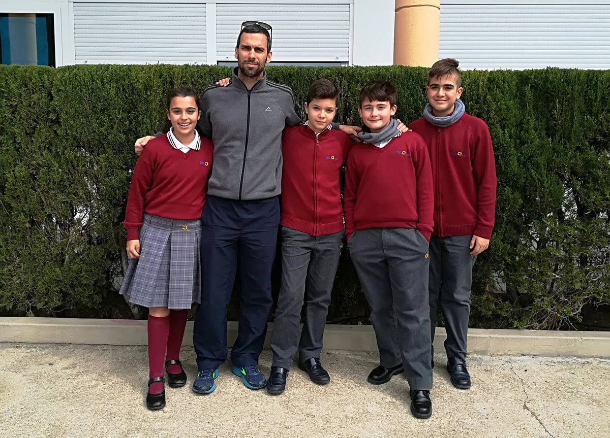 cole_sagrada's tweet photo. Ací teniu el grup 🔝🔝 que representarà a Secundària en la III Amco Debate League. El divendres 13 estaran a la final de #madrid. Molta sort! 🤞 @AMCO_iberia @angelamoya_ @AngelSAFAM @nandis_ma @AmparoSantamar7 @RuizCliment @gerlluso @ClariCristina @begogras @vicen666666 https://t.co/fYYvlhQIQp