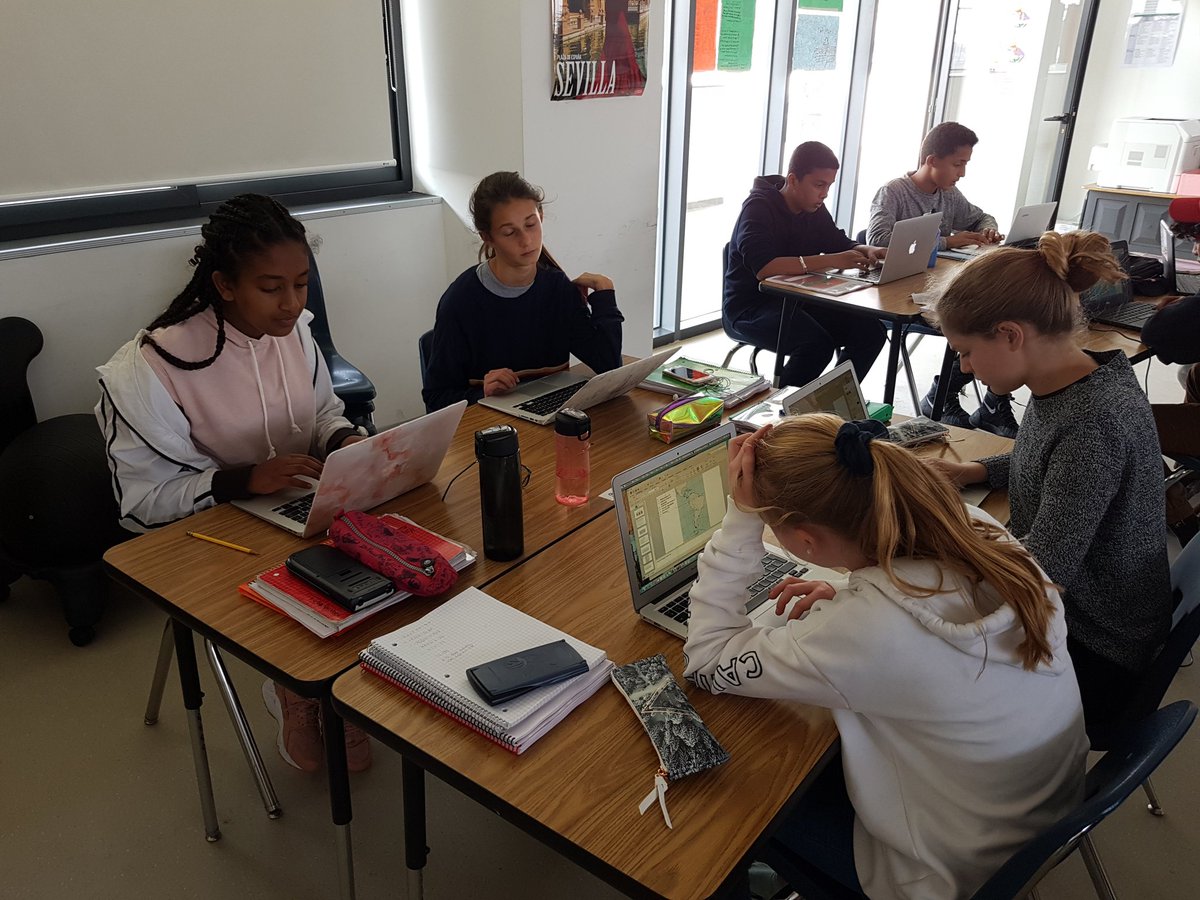 Tomas_NB's tweet photo. #LoveMySchoolDay learning geography in Spanish class #ICSAddis @teachmrj #icswld https://t.co/siIbpfp1aX