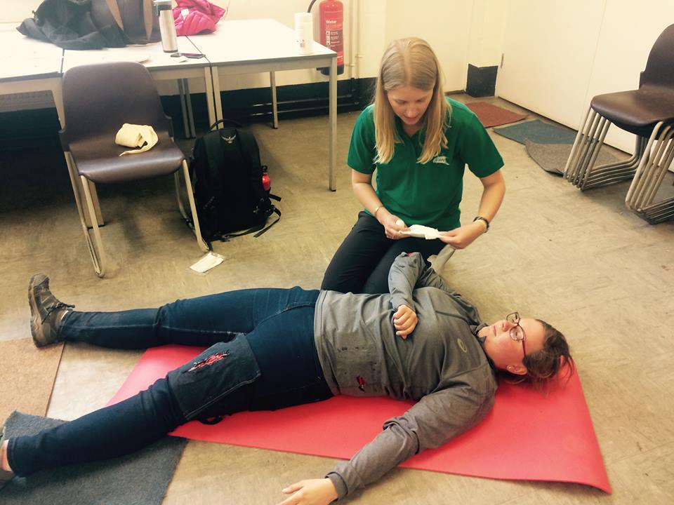 SabreFirstAid's tweet image. Such a warm welcome by @FieldStudiesC staff from @FSCEppingForest, @FSCAmersham &amp;amp; @FSCFlatfordMill who all became certified in #Paediatric #FirstAid