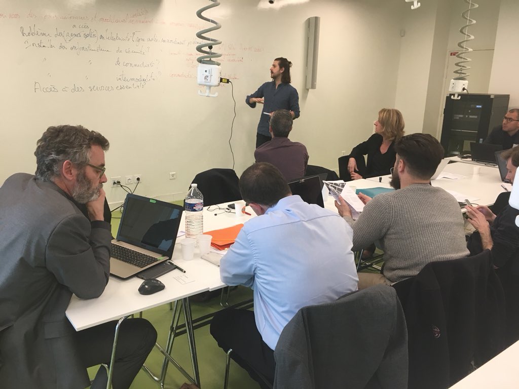 PierreViac's tweet photo. Défi @GroupeColas sur les usages route solaire avec @enviroptimrse @YoGoKoFR #laserlabs @Ifsttar #Driminsaclay https://t.co/dlq4GA0SpH