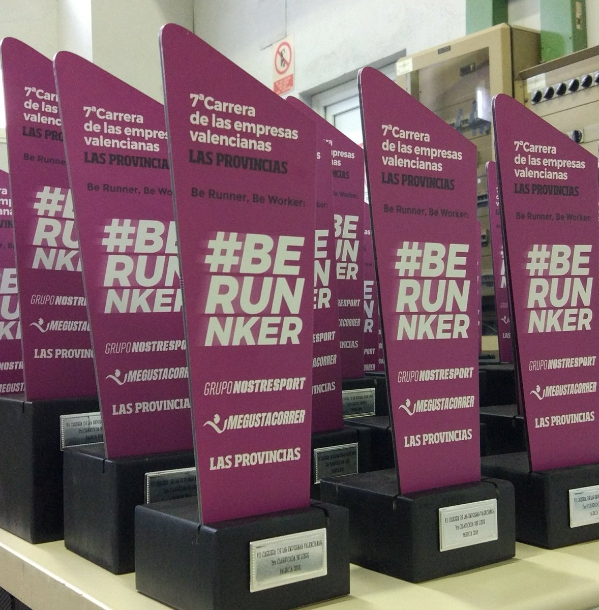 alpesa_ES's tweet photo. Y ayer recogimos el galardón por el primer puesto en la categoría trío mixto de la 7ª @carreraempresas. Gracias @lasprovincias. Y enhorabuena a todos los participantes del #equipoAlpesa que el domingo dejaron su esfuerzo en esta carrera.https://t.co/jpsAqBLZE9 https://t.co/E3ircNxjJ9