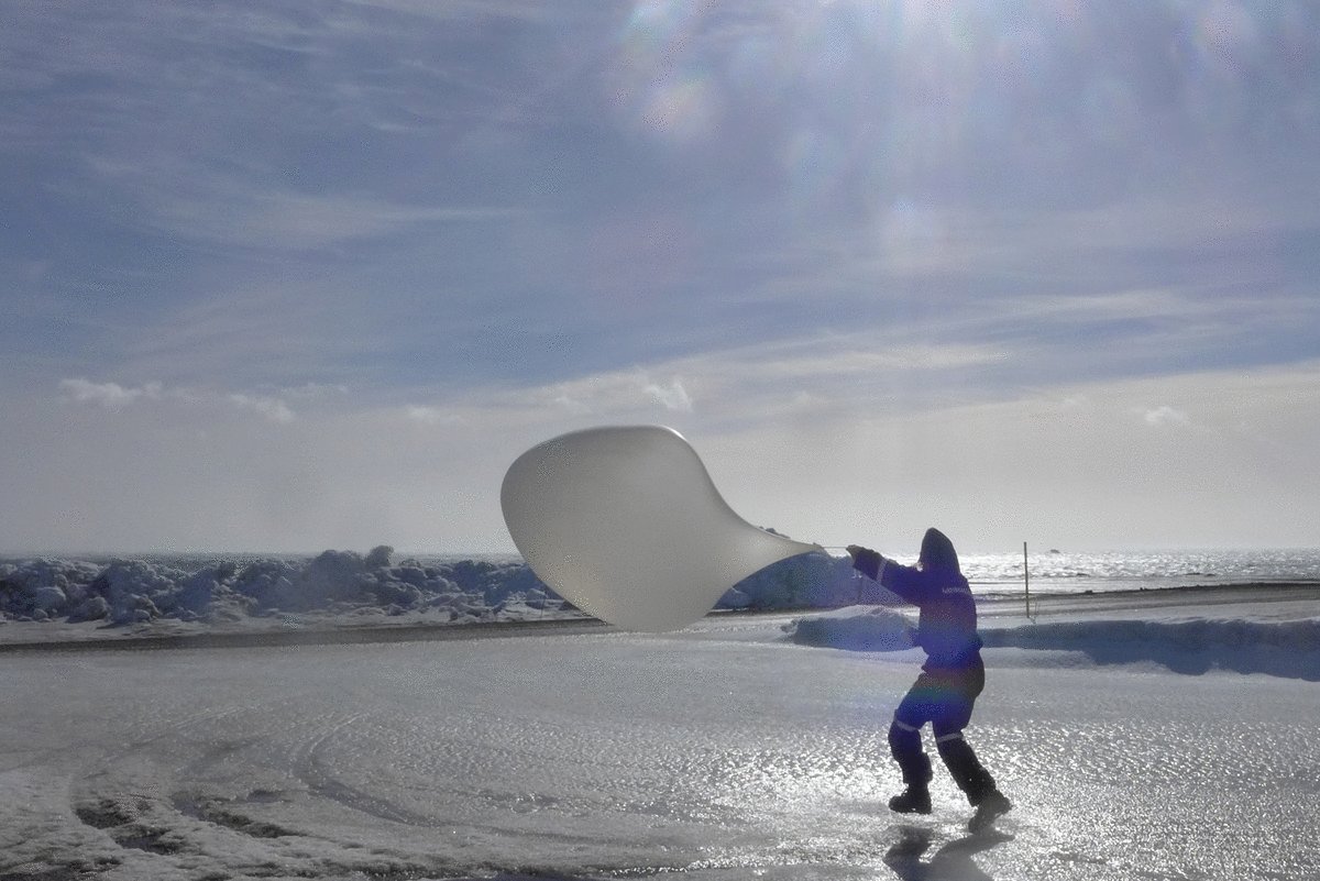WMO's tweet image. Year of #PolarPrediction #Arctic winter Special Observing Period saw launch of 1,900 additional weather balloons in remote locations with extreme weather, like Norway&apos;s Jan Mayen. Kudos to all involved. (Photo Vera Lund).