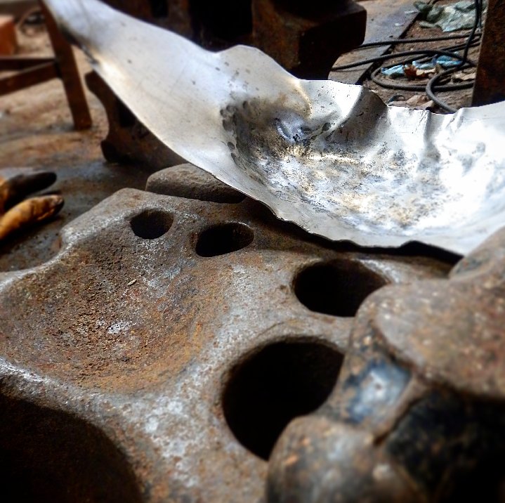 OHolmanDesign's tweet photo. As Nigel Thornberry would say have a 'Smashing Wednesday'! If you don't get the reference shame on you.#Smashing #nigelthornberry #thewildthornberrys #ollieholmandesign #90s #steelsmash #steelbowl #intheworkshop #studio #steelart  #metalworking #metalartist #bowl #vessel https://t.co/BolPOeLrAJ