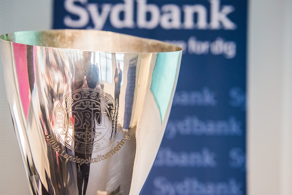 Som landsdækkende bank er vi mere end almindeligt glade for at kunne løfte sløret for vores nye navnesponsorat for hele Danmarks pokalturnering - fremover kendt som Sydbank Pokalen.
sydbank.dk/privat/artikel…