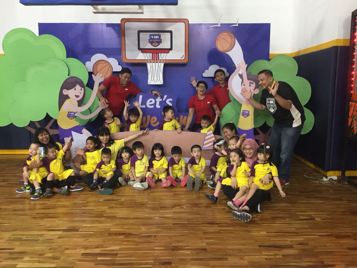 Hi Champs!
Kemarin, DBL Academy kedatangan anak-anak Play Group PEEK A BOO 😆🤗
Tak hanya berkunjung ke DBL Academy, para anak-anak juga bermain dan bergerak melakukan hal-hal positif  yang menyenangkan
Karena FUNdamental ialah hal yang terpenting, Champs! 😉