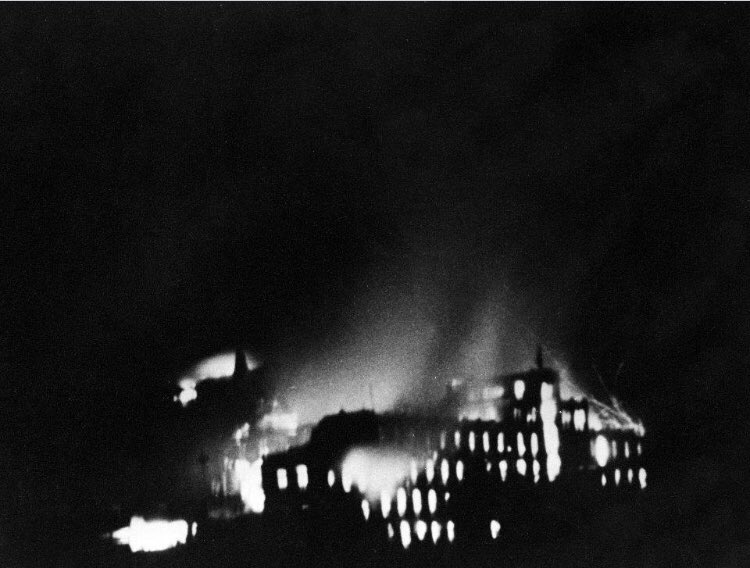 jalexanderg's tweet photo. En la madrugada del 11 de abril de 1948 así amanecía el Instituto La Salle de Bogotá en el barrio La Candelaria que fue quemado durante El Bogotazo. Fotos: archivo @lasallistas | podría compartir @BogotaAntigua https://t.co/JEJHMwi5X4