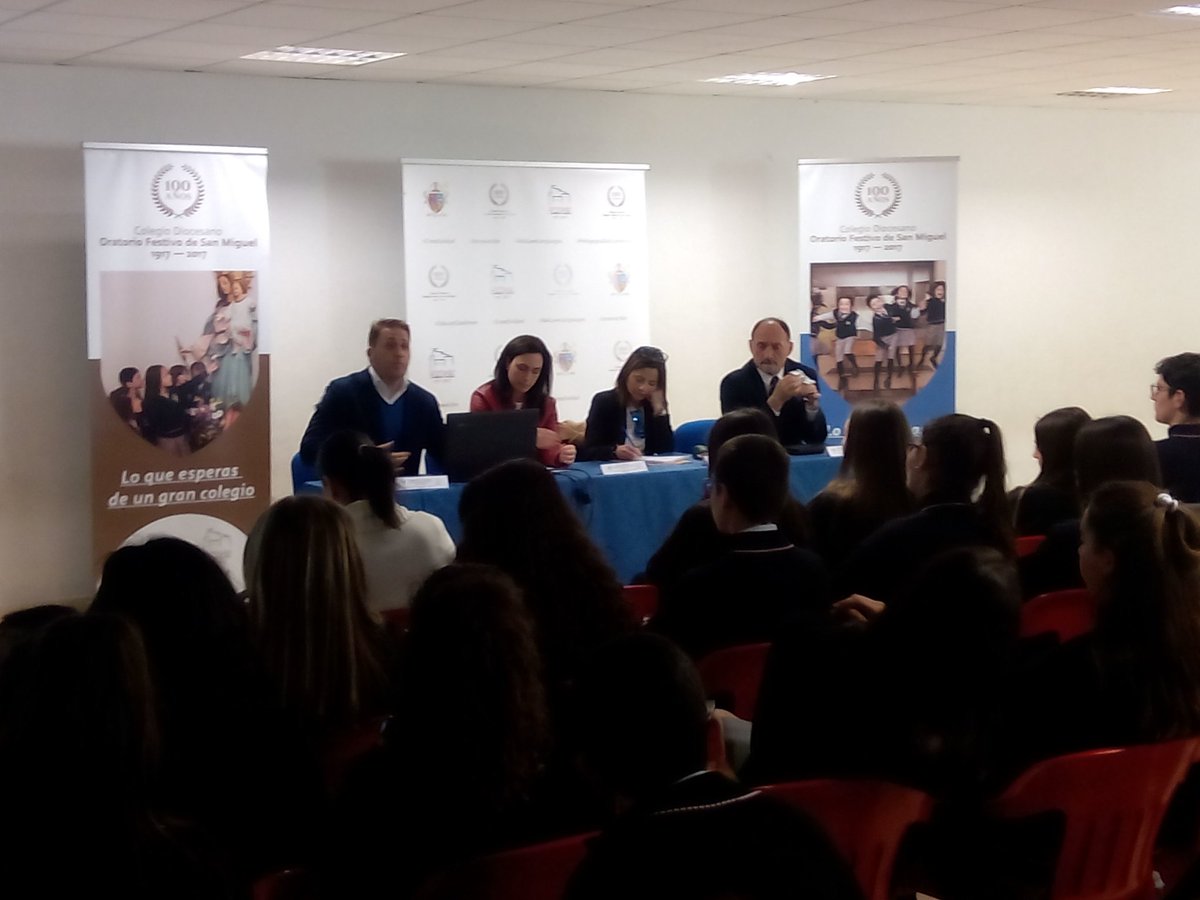 EurOratorio's tweet photo. @MarianoCecilia1 del @MuseoArteSacro  nos habla sobre #PatrimonioCultural material @EuropeDirectVal @euroscolaES @PE_Espana https://t.co/4yaDtz1MCg