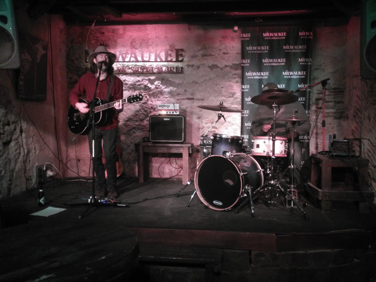 #Crónicaconcierto @burtbyler en #SalaMilwaukee por <a href="/diezjosel/">José Luis Díez</a> ...lacaravanadelrock.com/2018/04/09/cro…