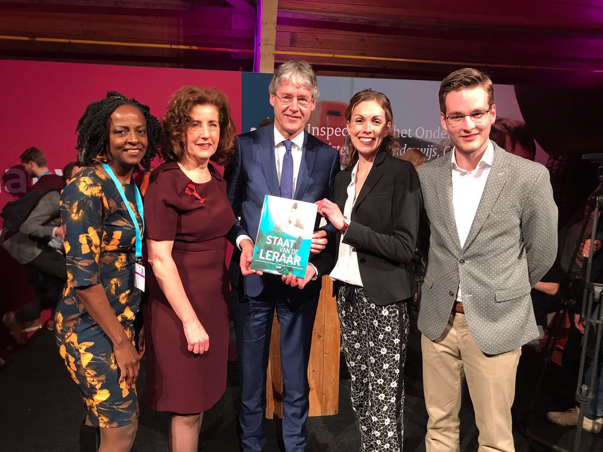 LoreenFilemon's tweet image. Staat van de leraar 2018 aangeboden aan minister Slob  samen met Niels, Hannah en Jorick onderwijscooperatie.nl/nieuws/staat-l…