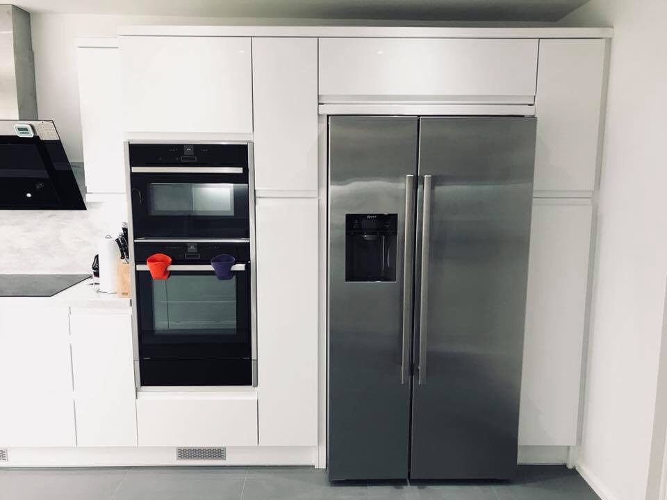 RegalKitchens1's tweet image. A kitchen recently finished in #chelmsford for delighted 
Mr and Mrs R. They chose the white integra #handleless door with #corian #worktops, full set of #neff appliances. regalkitchens.co.uk
#kitchendesign #ideasforliving @HafeleUK #kitchenessex #cookaholic