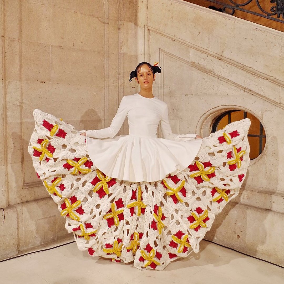 Heritage colours and extended silhouettes in full action moments before the show. ❤️ 📷 via #JimmyMillan #MBFW