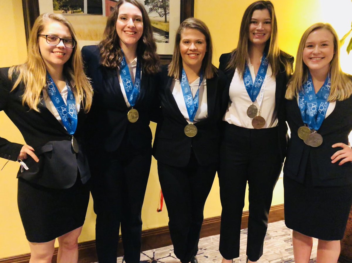 RichmondHOSA's tweet photo. Every senior qualified for nationals.  Woo hoo!  And our Health Ed team is PUMPED to have gotten FIRST 2 years running!! #RHSBMS @LearnatRHS https://t.co/ofpW7uK5ae
