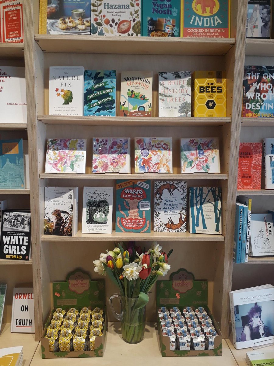 .@HousmansBooks currently has an amazing #nature display for #Spring - which includes @flowill's excellent book THE NATURE FIX in paperback! We recommend the #seedboms too... 🌻🌸🌼
#naturefix #housmansbookshop #springreading