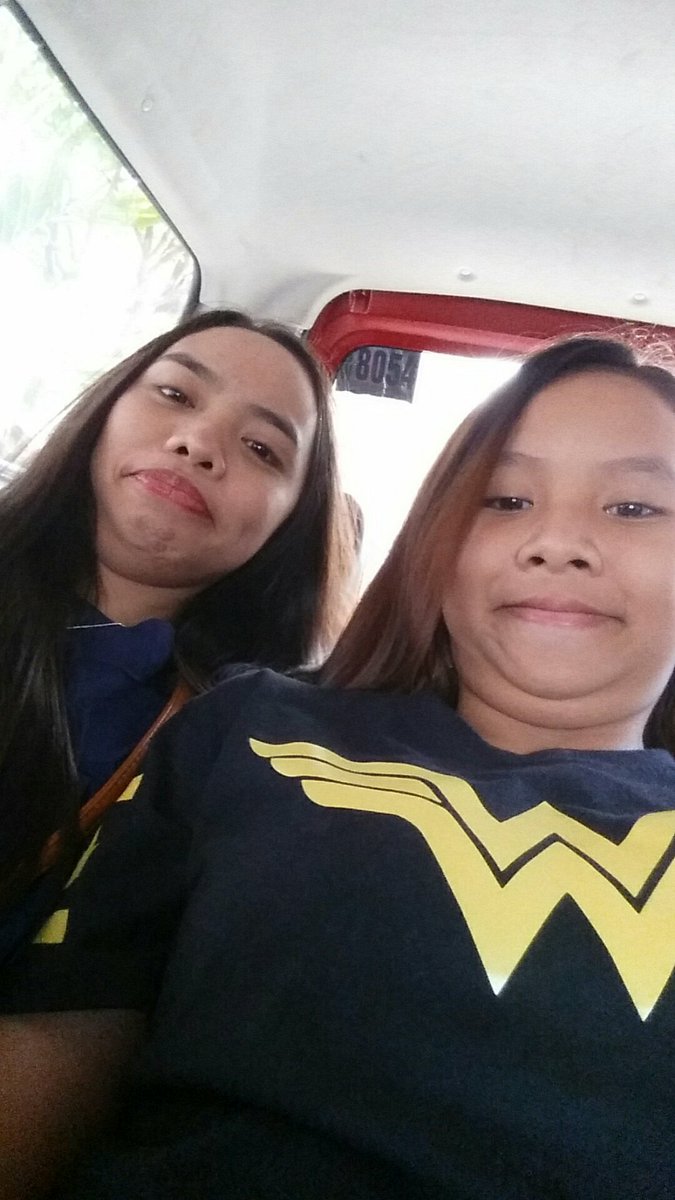 julia_novel's tweet photo. Happy National Siblings Day!!😜😜😜 https://t.co/Uj3U22qnht