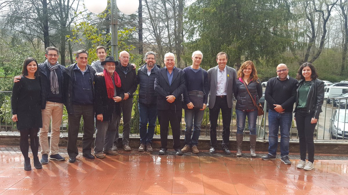 Trobada amb molt bona companyia. Gràcies per la feina! #Olot #periodisme #gransprofessionals