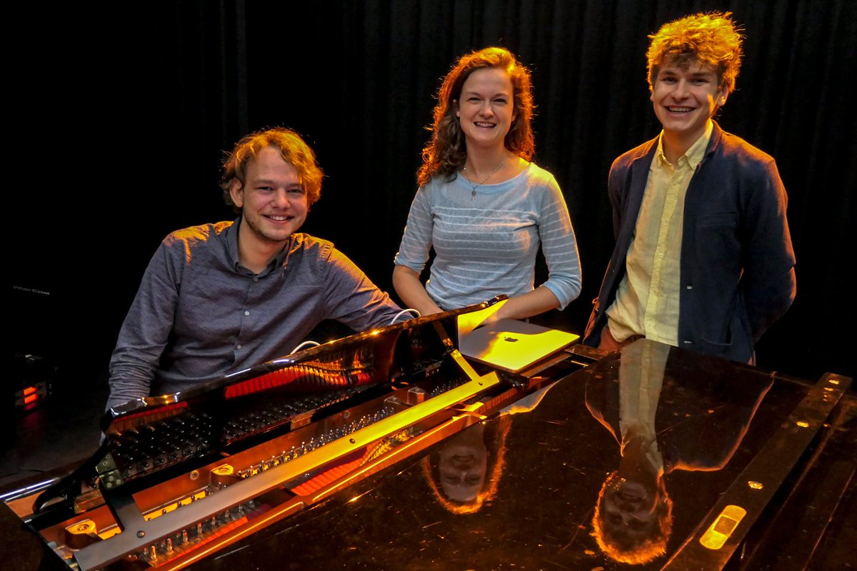 Soundcheck 4e jaars studenten Koningstheateracademie  <a href="/LanderSeverins/">Lander Severins</a> &amp; Myrthe van Velden, ofwel piepjong cabaretduo Grof Geschud, en <a href="/bartjakobs/">Bart Jakobs</a>. Vanavond in de Lammerentour materiaal uit hun afstudeervoorstellingen in de maak. En na de pauze gastoptreden van Jochen Otten.